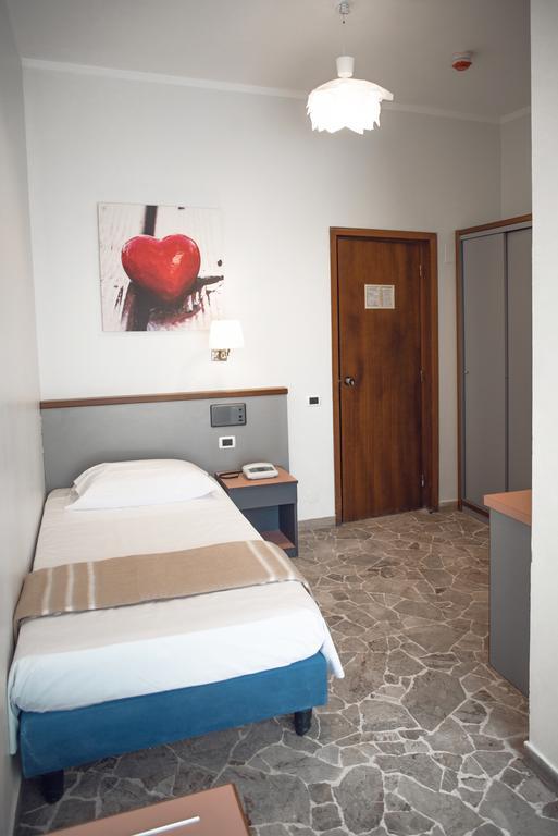 Hotel H&L Cinisello Balsamo Room photo